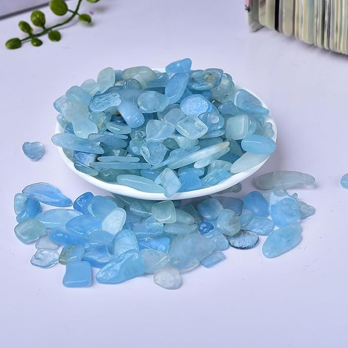 Erliway 100g Natural Aquamarine Crystal Chips 7-9mm Tumbled Stones | Small Crushed Crystal Stone, Polished Crystals Chips for Fish Tank, Healing Tumbled Rocks for Reiki Jewelry Making Home Décor