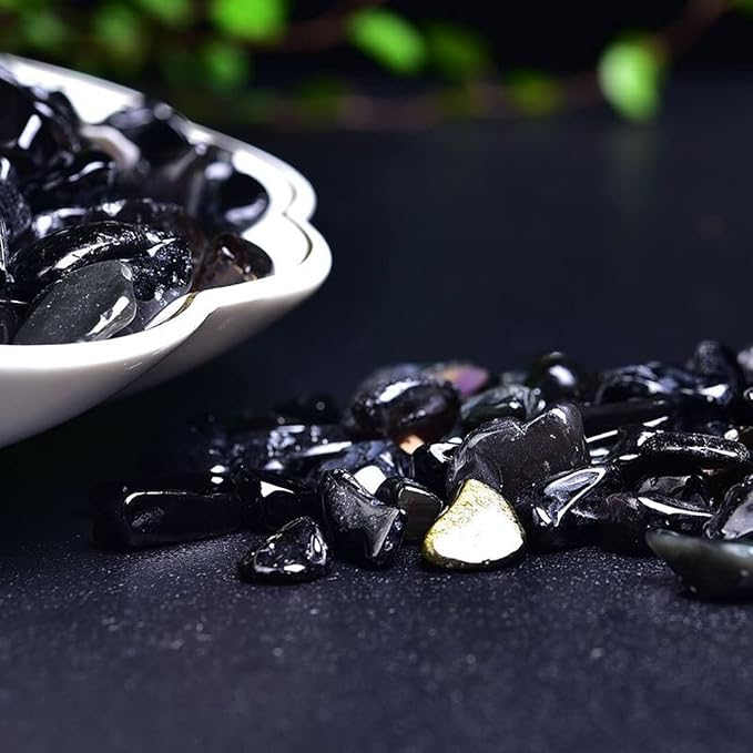 Erliway Natural Black Obsidian Tumbled Chips Crushed Crystal Stone, 7-9mm | Polished Healing Crystal Chips Healing Reiki Crystal Jewelry Making Home Decoration, Aquarium, Vase Fillers, Plants Décor