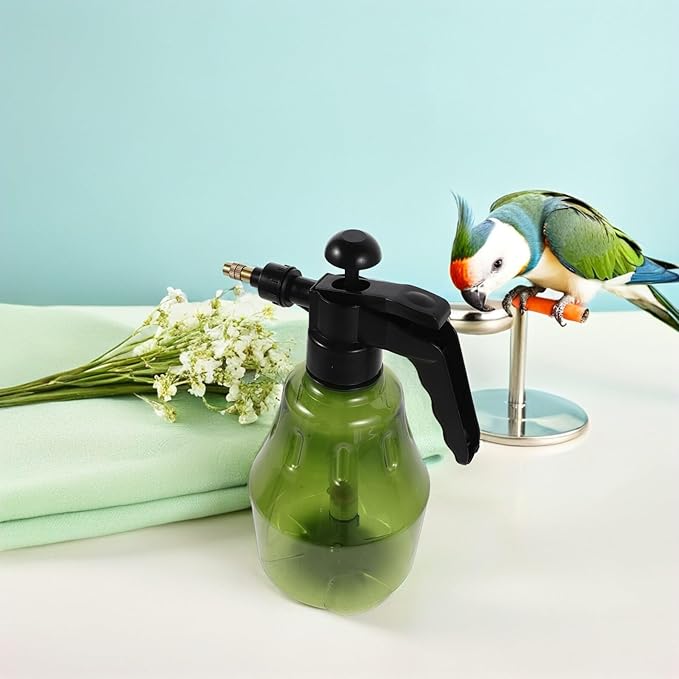 ORFOFE Parrot Bath Misting Bottle 1.5l Handheld Adjustable Nozzle Sprayer Portable Plastic Bird Bath for Indoor Pet Bathing and Cage Cleaning