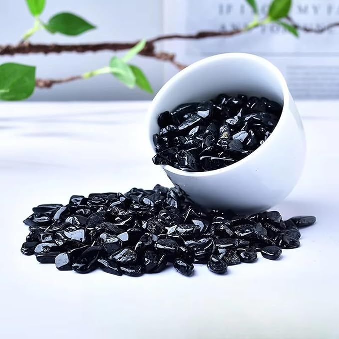 Erliway 100g Natural Black Tourmaline Crystal Chips 7-9mm Tumbled Stones | Small Crushed Crystal Stone, Polished Crystals Chips for Fish Tank, Healing Tumbled Rocks for Reiki Jewelry Making Home Décor