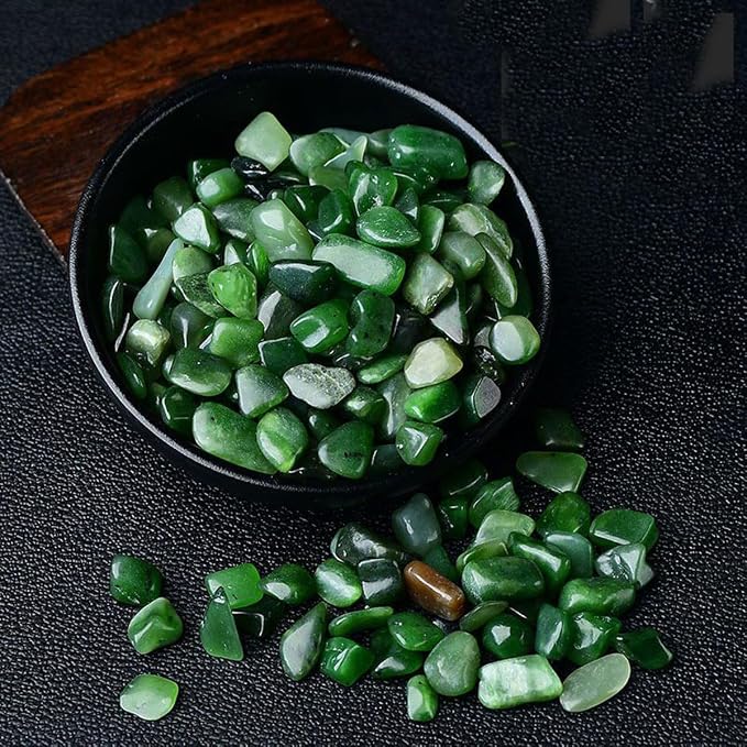 Erliway 100g Natural Green Jasper Crystal Chips 7-9mm Tumbled Stones | Small Crushed Crystal Stone, Polished Crystals Chips for Fish Tank, Healing Tumbled Rocks for Reiki Jewelry Making Home Décor