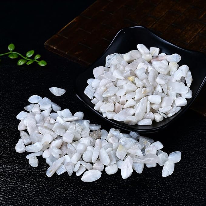 Erliway 100g Natural White Moonstone Crystal Chips 7-9mm Tumbled Stones | Small Crushed Crystal Stone, Polished Crystals Chips for Fish Tank, Healing Tumbled Rocks for Reiki Jewelry Making Home Décor
