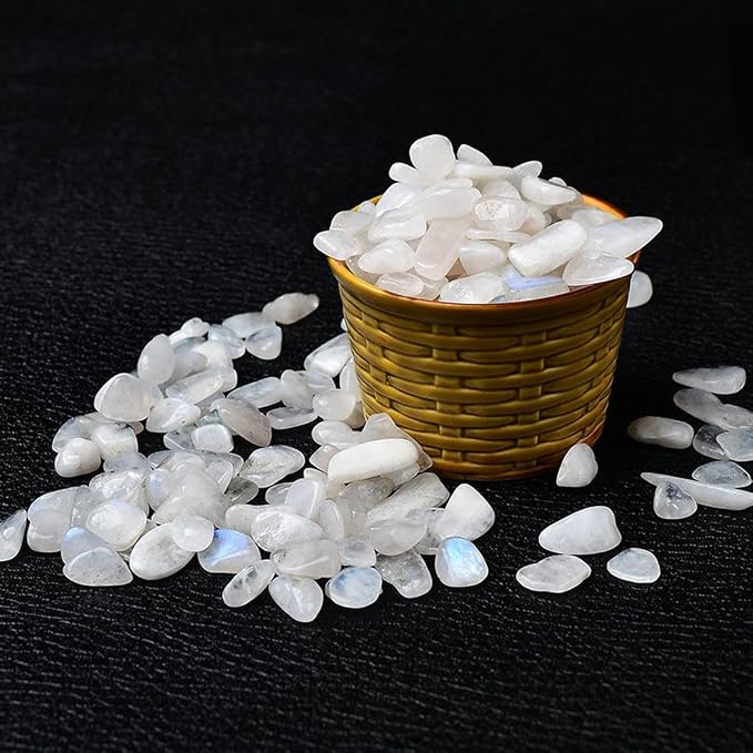 Erliway 100g Natural White Moonstone Crystal Chips 7-9mm Tumbled Stones | Small Crushed Crystal Stone, Polished Crystals Chips for Fish Tank, Healing Tumbled Rocks for Reiki Jewelry Making Home Décor
