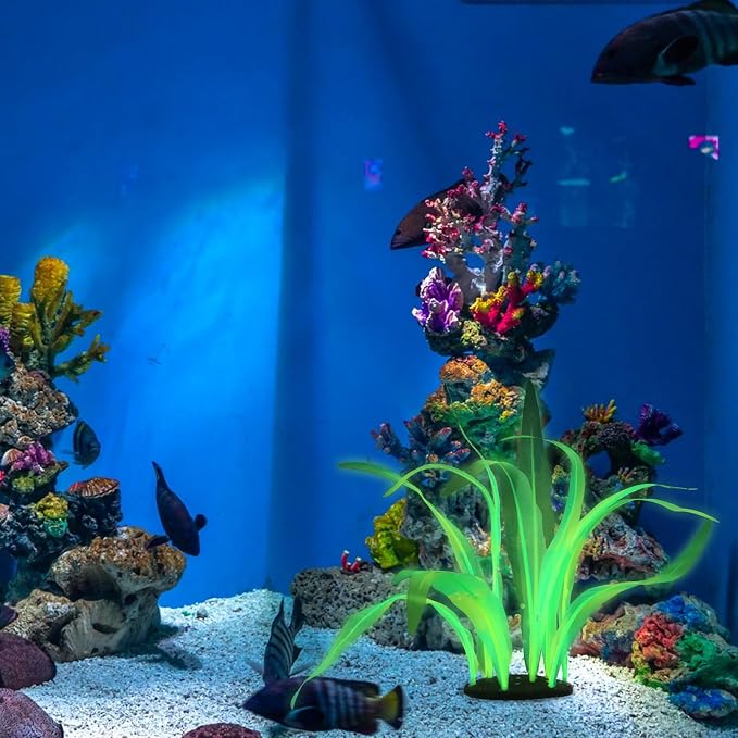 Styquenzer Silk Aquarium Plants, 7 Inch Tall Floating Glowing Decoration Plant Simulation Artificial Aquarium Plant Silk Fish Plants for Betta Fish Tank Decor Accessories, Green