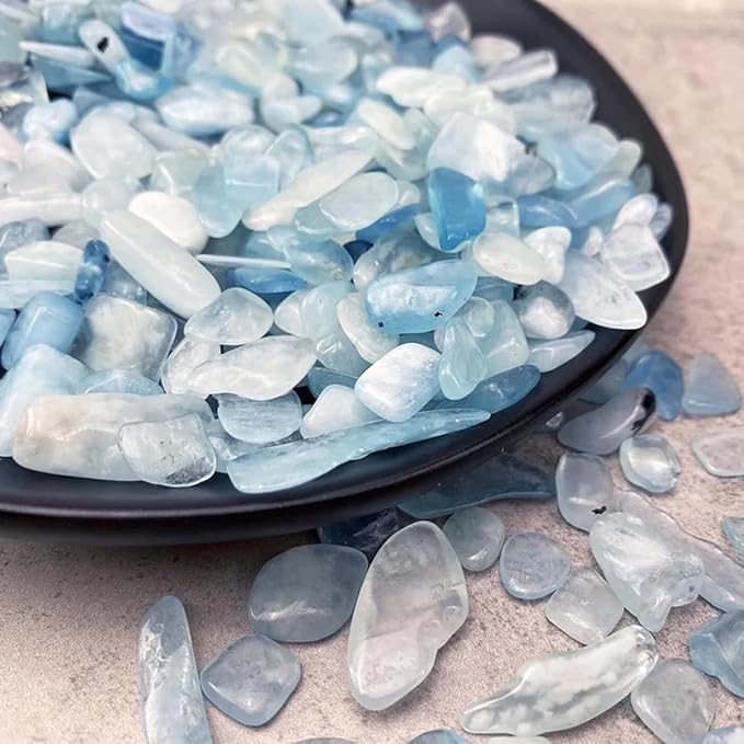 Erliway Natural Aquamarine Crystal Chips Bulk for Spell Jar, 0.5 lb 7-9 mm | Natural Crushed Crystal Stone for Vase Filler, Aquarium Gravel, Reiki Meditation, Jewelry Making, Resin Art, Home Décor
