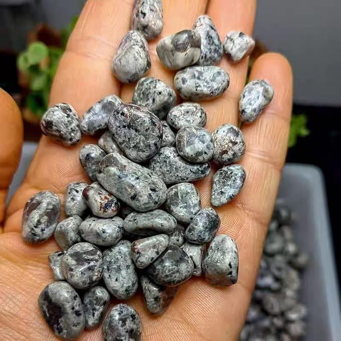 Erliway 100g Natural Yooperlite Stone Crystal Chips 7-9mm Tumbled Stones | Small Crushed Crystal Stone, Polished Flame Stone Chips for Fish Tank, Healing Tumbled Rocks for Reiki Jewelry Making Décor
