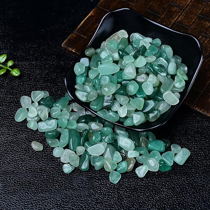 Erliway 100g Natural Green Aventurine Crystal Chips 7-9mm Tumbled Stones | Small Crushed Crystal Stone, Polished Crystals Chips for Fish Tank, Healing Tumbled Rocks for Reiki Jewelry Making Home Décor