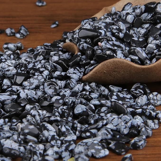 Erliway 100g Natural Snowflake Obsidian Crystal Chips 7-9mm Tumbled Stones | Small Crushed Crystal Stone, Polished Crystals Chips for Fish Tank, Healing Tumbled Rocks for Reiki Jewelry Making Home Décor