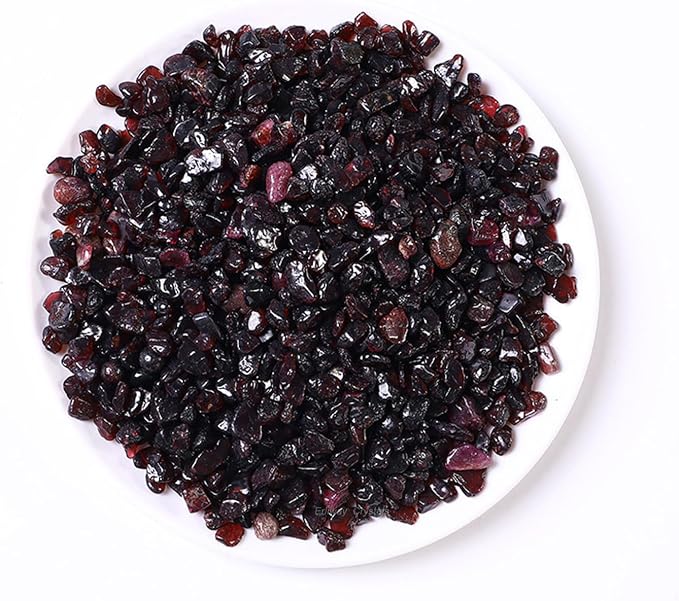 Erliway 100g Natural Garnet Crystal Chips 7-9mm Tumbled Stones | Small Crushed Crystal Stone, Polished Crystals Chips for Fish Tank, Healing Tumbled Rocks for Reiki Jewelry Making Home Décor