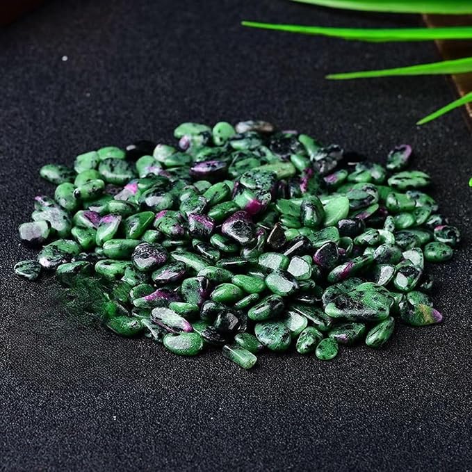 Erliway 100g Natural Green Ruby Zoisite Crystal Chips 7-9mm Tumbled Stones | Small Crushed Crystal Stone, Polished Crystals Chips for Fish Tank, Healing Tumbled Rocks for Reiki Jewelry Making Home Décor