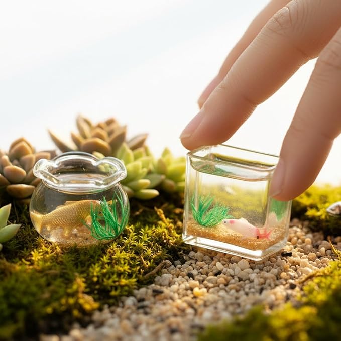 1/12 Dollhouse Fish Tank 2PCS Miniature Dollhoue Accessories Realistic Goldfish Bowl Resin Craft Random Fish Color, Micro Landscape Desktop Ornaments Décor for DIY Fairy Gardens & Model Displays