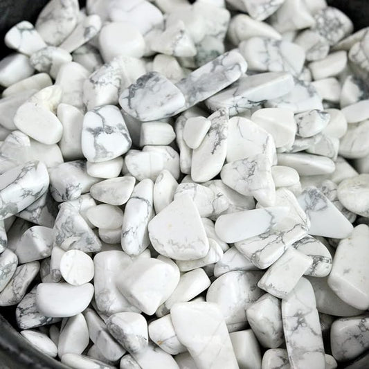1lb Howlite Aquarium Gravel Rocks Natural Tumbled Healing Crystal Chips Bulk Gemstones Crushed Stones for Fountain Vase Filler Planters Decorative Fish Tank Potted Reiki Energy Balancing