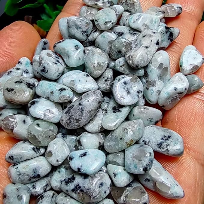 Erliway 100g Natural Tianshan Blue Stone Crystal Chips 7-9mm Tumbled Stones | Small Crushed Crystal Stone, Polished Crystals Chips for Fish Tank, Healing Tumbled Rocks for Reiki Jewelry Making Home Décor