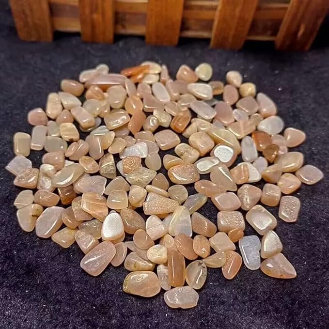 Erliway 100g Natural Peach Moonstone Crystal Chips 7-9mm Tumbled Stones | Small Crushed Crystal Stone, Polished Crystals Chips for Fish Tank, Healing Tumbled Rocks for Reiki Jewelry Making Home Décor