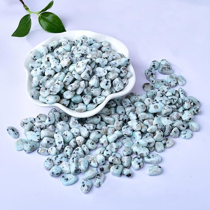 Erliway 100g Natural Tianshan Blue Stone Crystal Chips 7-9mm Tumbled Stones | Small Crushed Crystal Stone, Polished Crystals Chips for Fish Tank, Healing Tumbled Rocks for Reiki Jewelry Making Home Décor