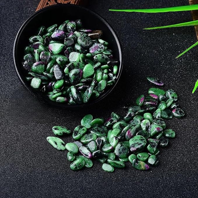 Erliway 100g Natural Green Ruby Zoisite Crystal Chips 7-9mm Tumbled Stones | Small Crushed Crystal Stone, Polished Crystals Chips for Fish Tank, Healing Tumbled Rocks for Reiki Jewelry Making Home Décor